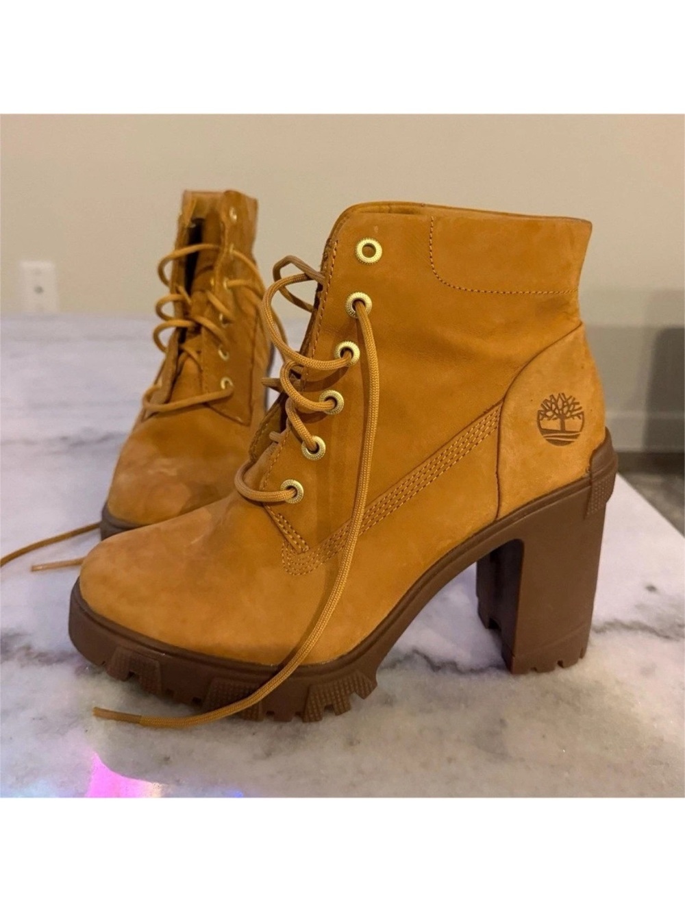 Timberland Tan Nubuck Lug-Heel Lace-Up Ankle Boots